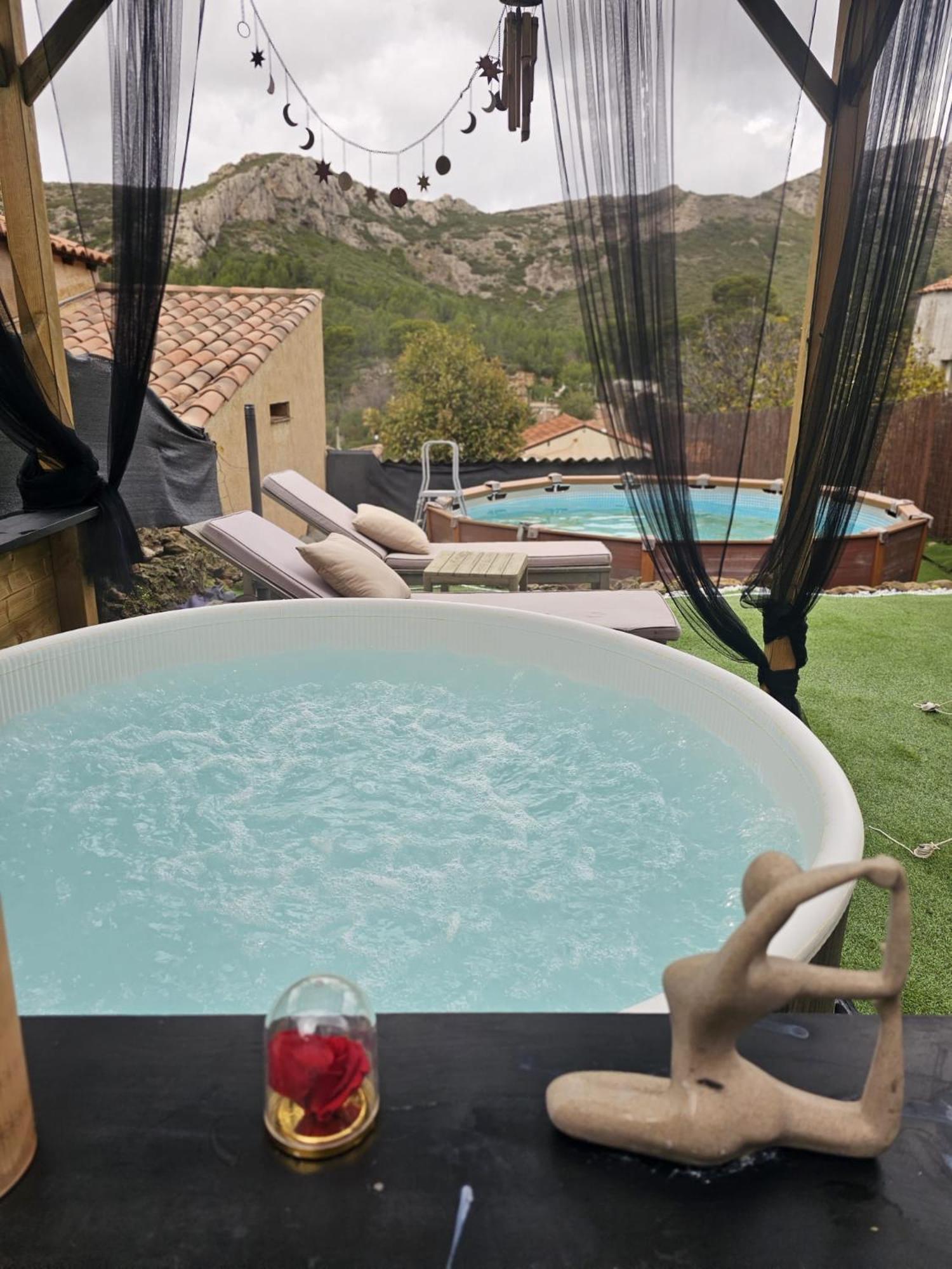 Ferienwohnung Le Nid Des Calanques Et Son Jacuzzi Marseilles Exterior foto